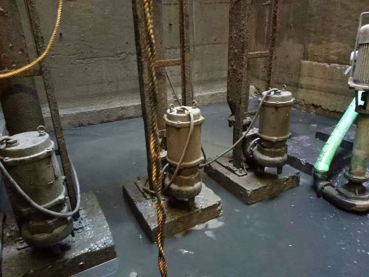 钦北污水池清理